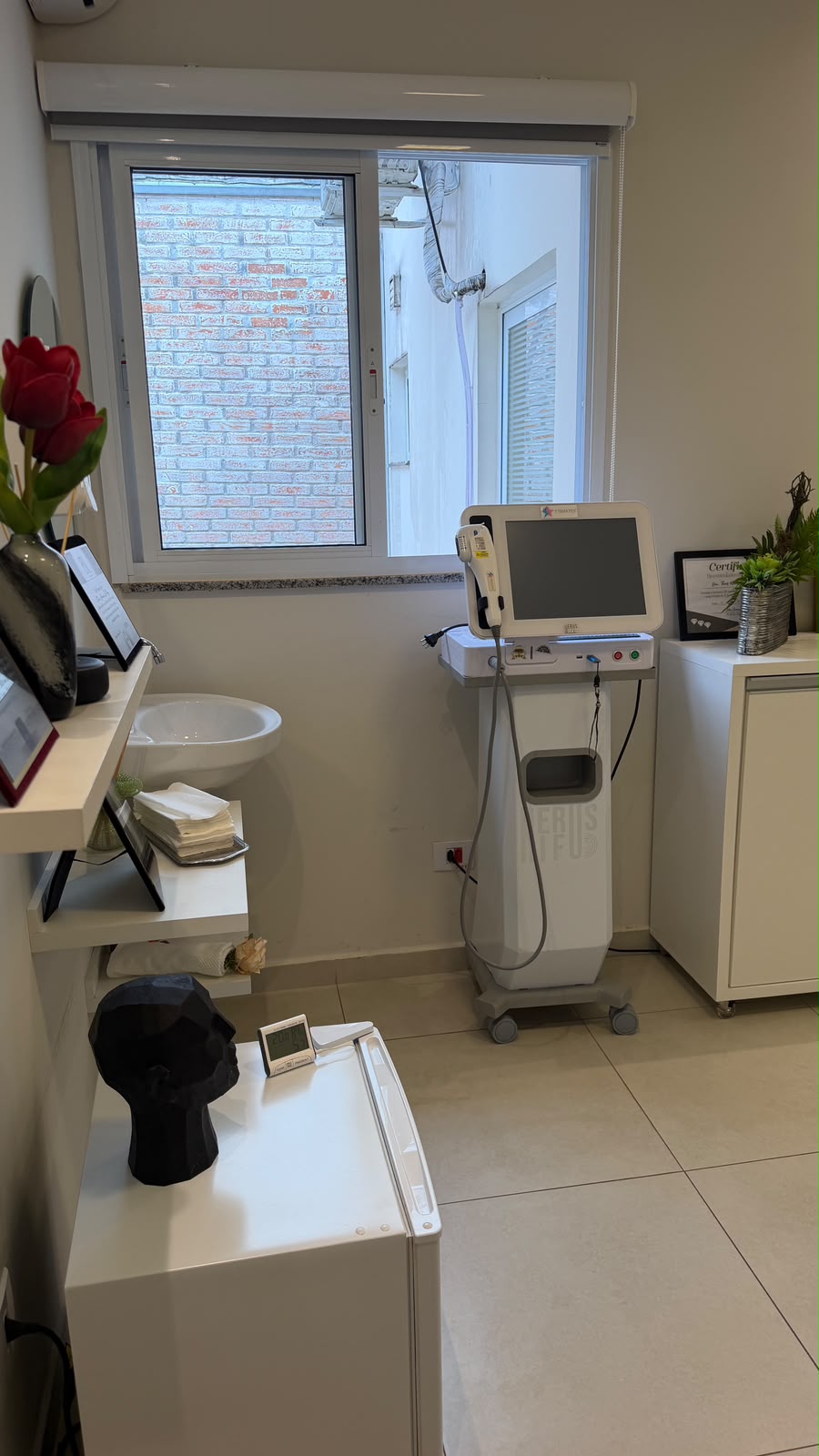Equipamento de ultrassom microfocado utilizado nos protocolos da clínica
